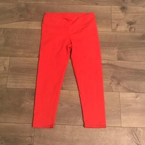 ⭐️3/$45 Red Fabletics Capris Size XS